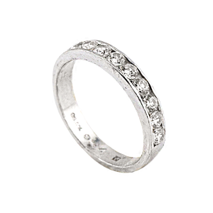 Anel com Pedras Incrustadas em Fileira – Banho Branco – Peso 1 Tical